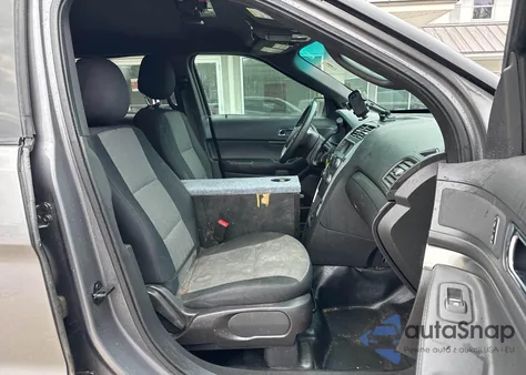 2015 Ford Explorer Police Interceptor z USA, uszkodzony, nr VIN 1FM5K8AR5FGA09669